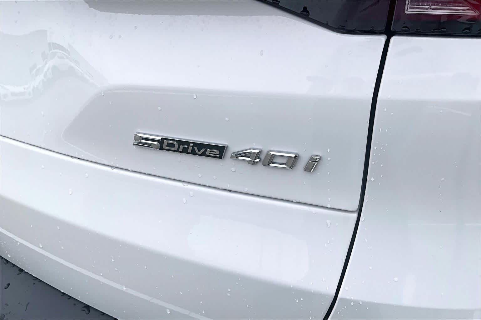 Used 2026 Alpine White BMW sDrive40i image 9