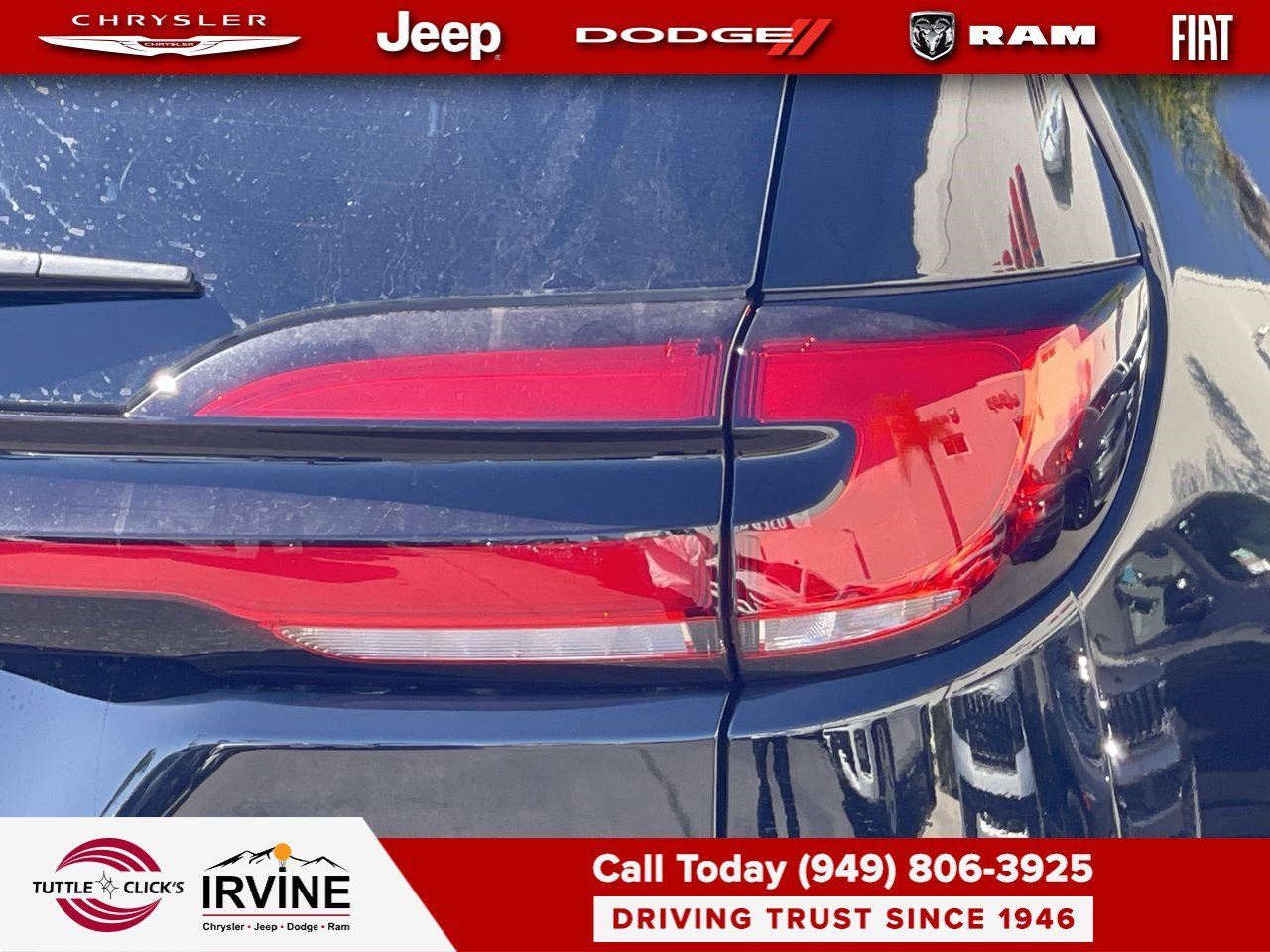 New 2027 Diamond Black Crystal Pearl-Coat Exterior Paint Chrysler Limited image 9