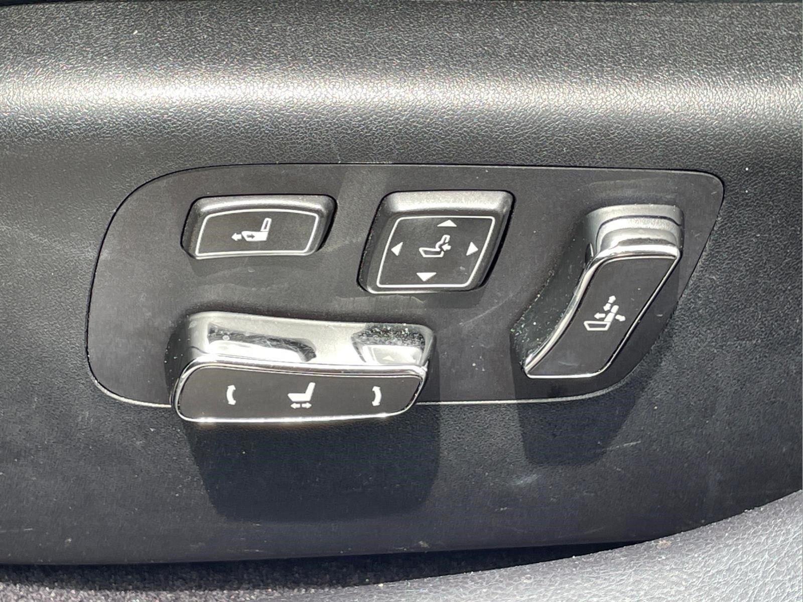 Used 2015 Liquid Platinum Lexus COMFORT image 18