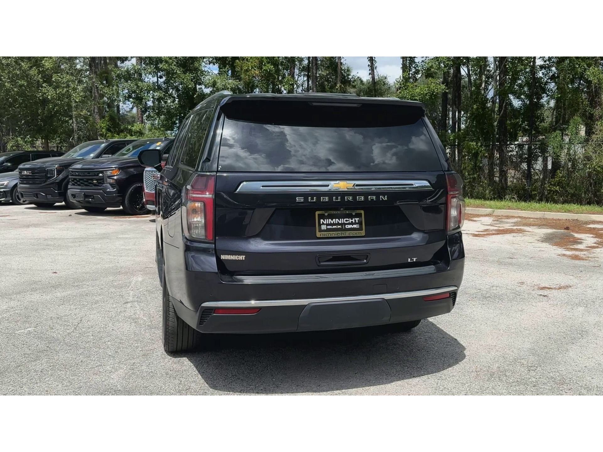 2024 Chevrolet Suburban LT - Photo 7
