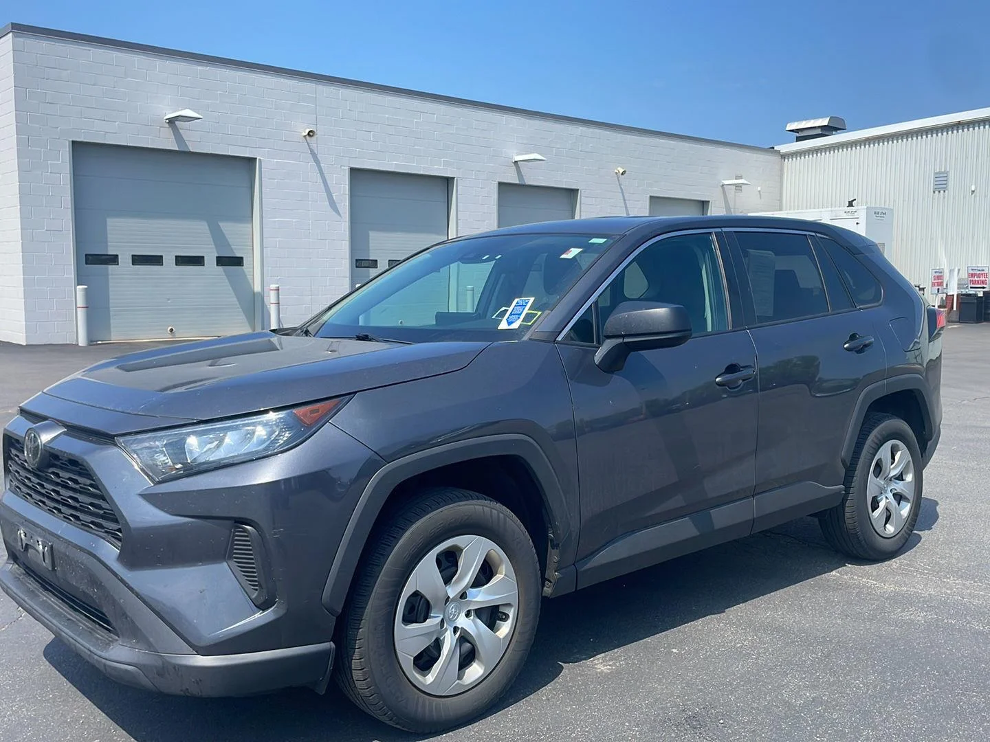 Used 2022 Magnetic Gray Metallic Toyota LE image 6