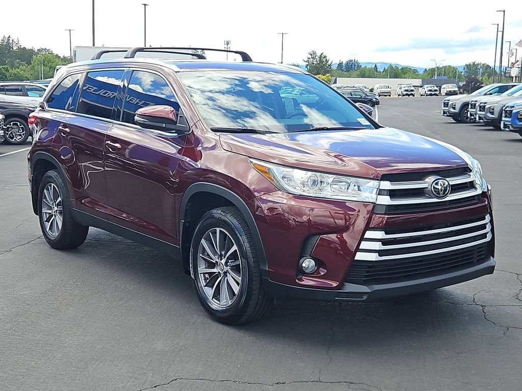 Used 2019 Salsa Red Pearl Toyota XLE image 8