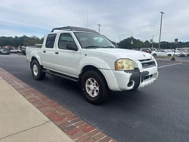 Used 2004 White Nissan XE image 3