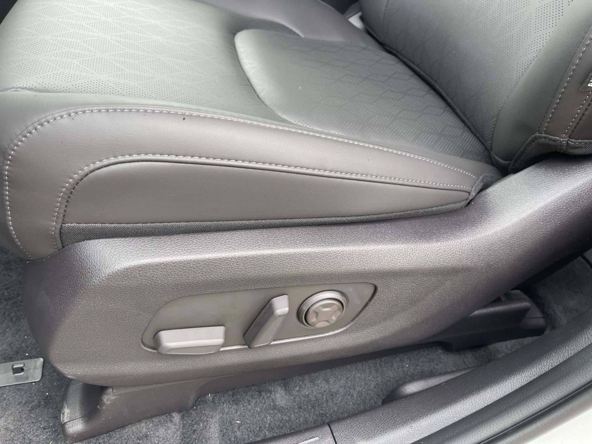 New 2026 Ivory Silver Kia EX image 23