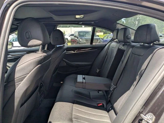 2022 BMW 5 Series 530i - Photo 11