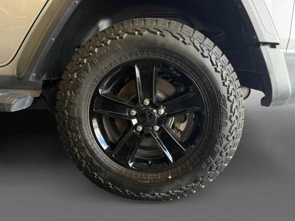 Used 2019 Silver Jeep Unlimited Sport Altitude image 17