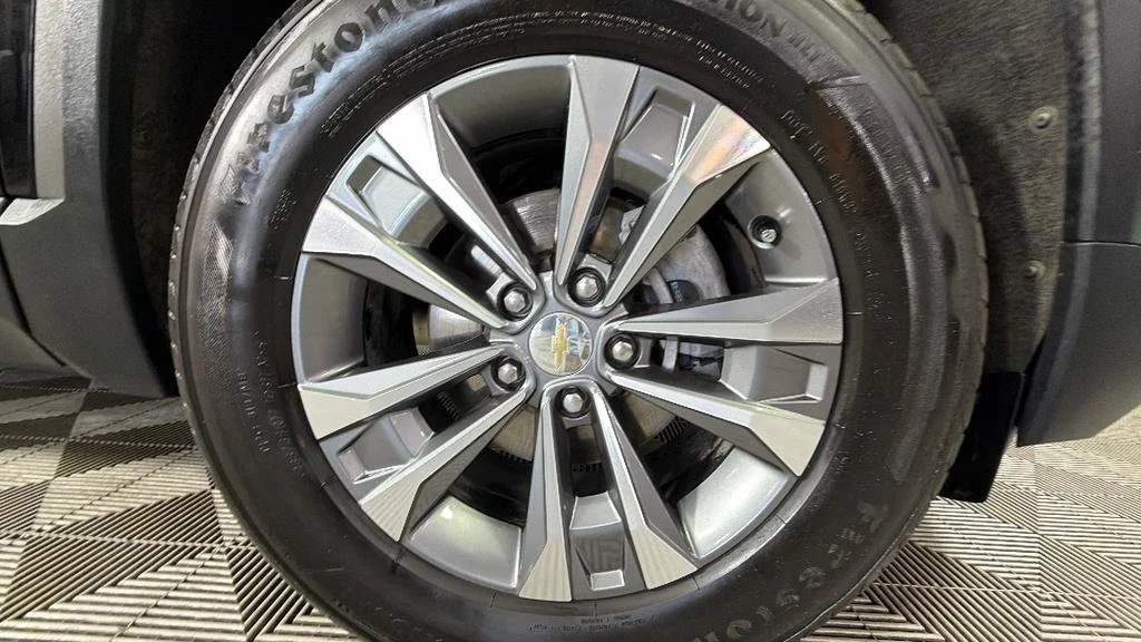 Used 2025 Mosaic Black Metallic Chevrolet LT image 36