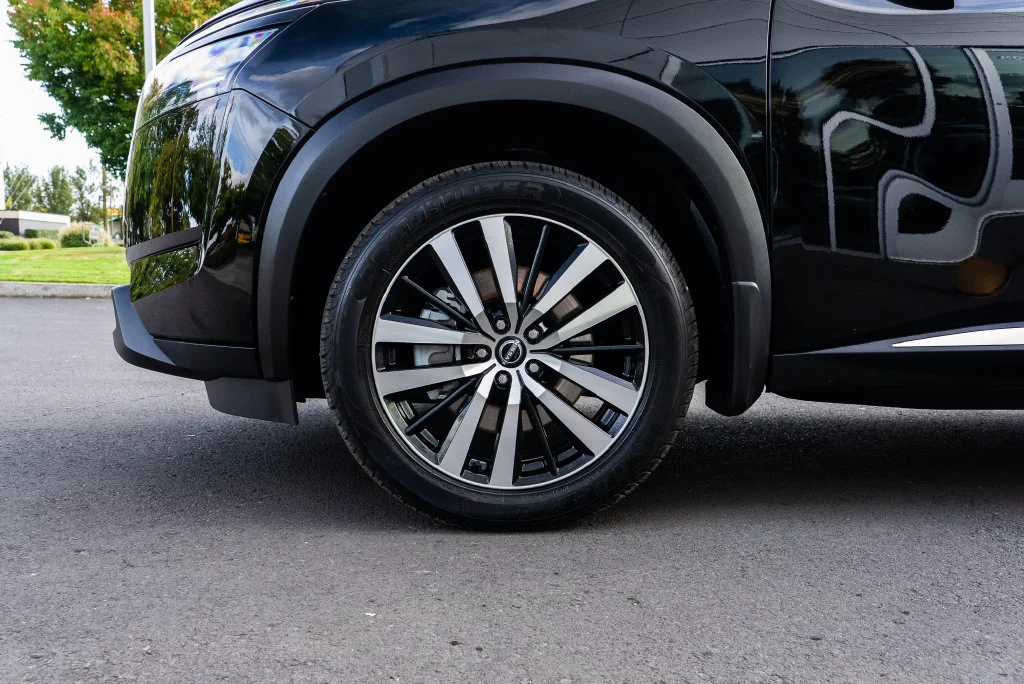 Used 2025 Black Nissan Platinum image 7