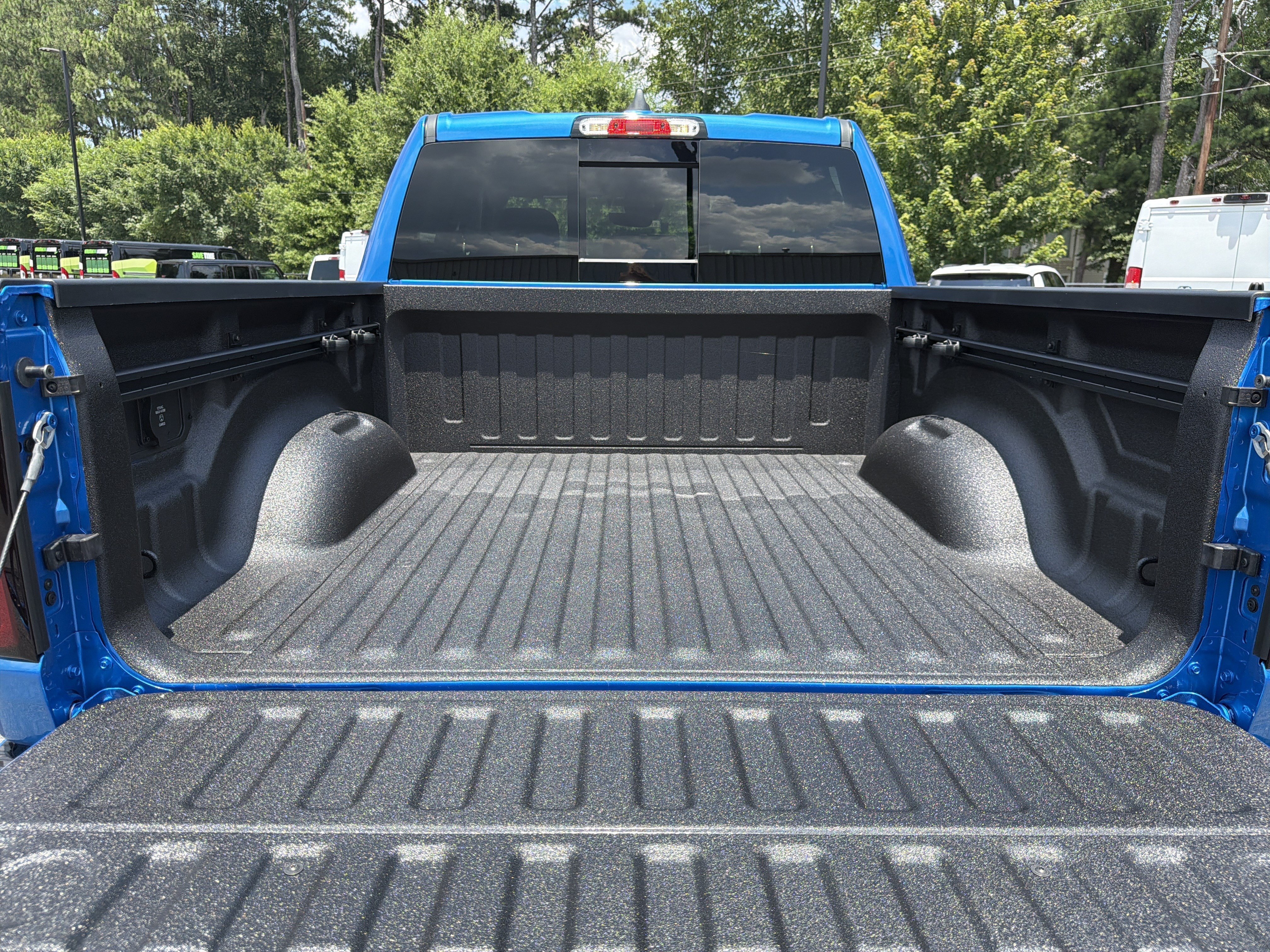 New 2026 Hydro Blue Pearl-Coat Exterior Paint RAM Big Horn/Lone Star image 22