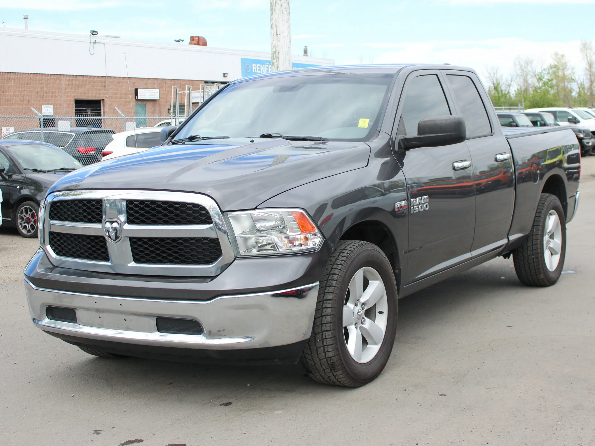Used 2017 Grey RAM SLT * 5.7L HEMI V8 | Bedliner | Great Work Truck | Winter Tires | Two Keys | Cruise Control image 9