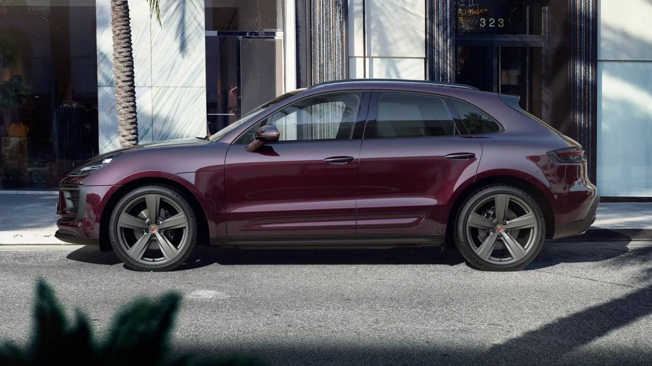 2024 Porsche Macan Base photo 2