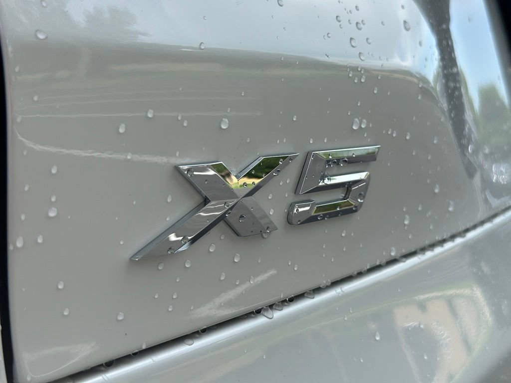 New 2026 Mineral White Metallic BMW xDrive40i image 14