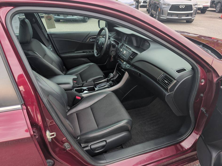 Used 2017 Basque Red Pearl II Honda Sport image 12