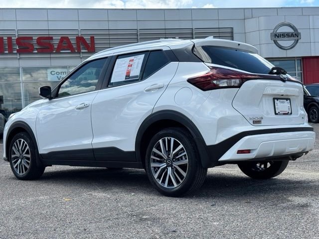 Used 2023 White Nissan SV image 5