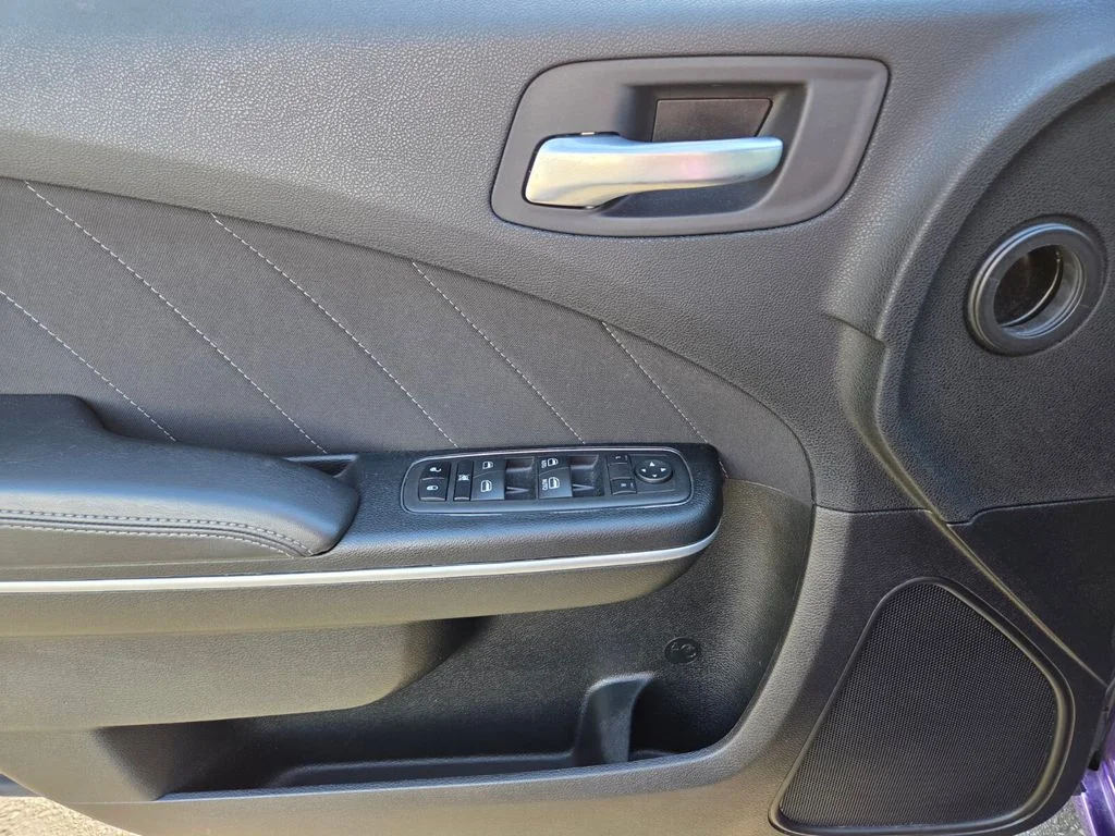 Used 2023 Purple Dodge SXT image 22