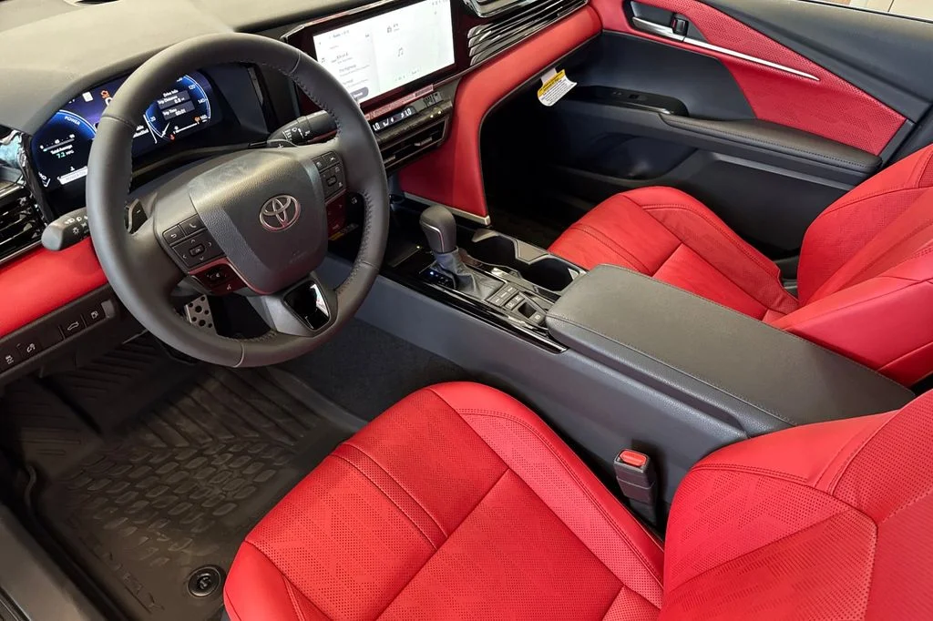 New 2026 Wind Chill Pearl with Midnight Black Metallic roof <sup>1</sup> Toyota  XSE image 10