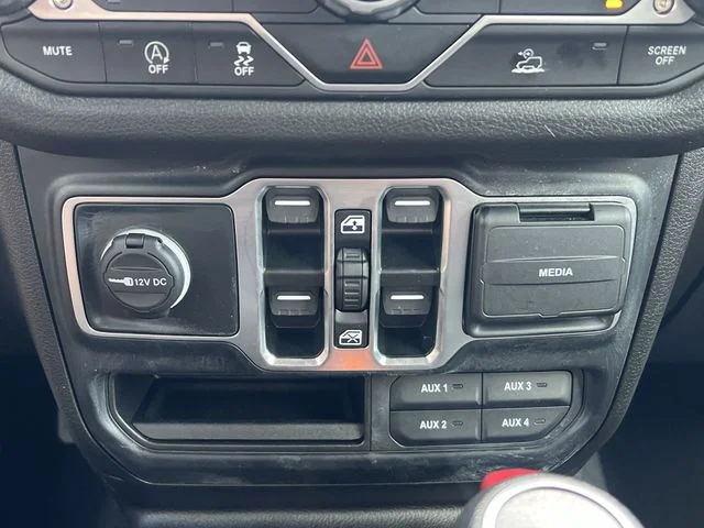 Used 2024 White Jeep Sport S image 14