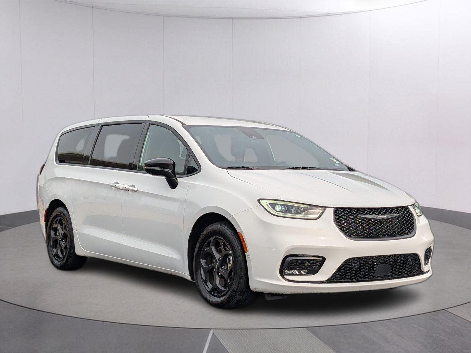 Used 2024 Bright White Clearcoat Chrysler Hybrid S Appearance Pkg image 7
