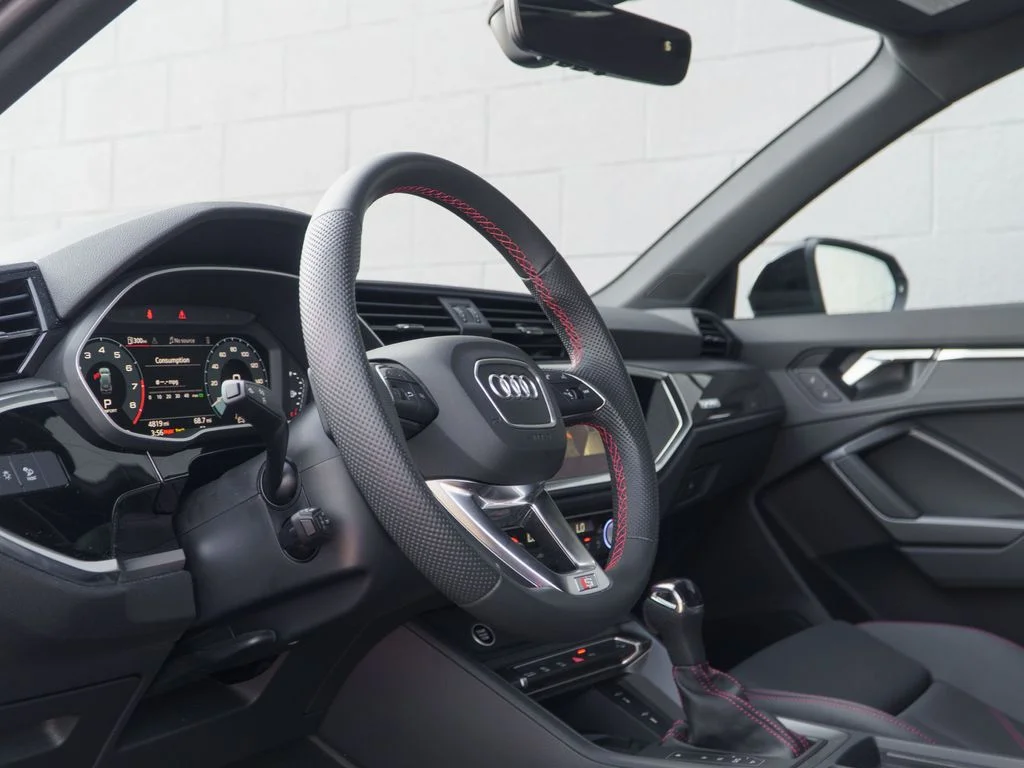 Used 2025 Gray Audi Premium Plus image 4