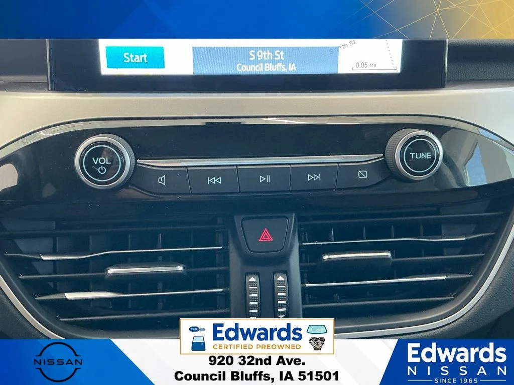 Used 2020 Gold Ford SE image 26