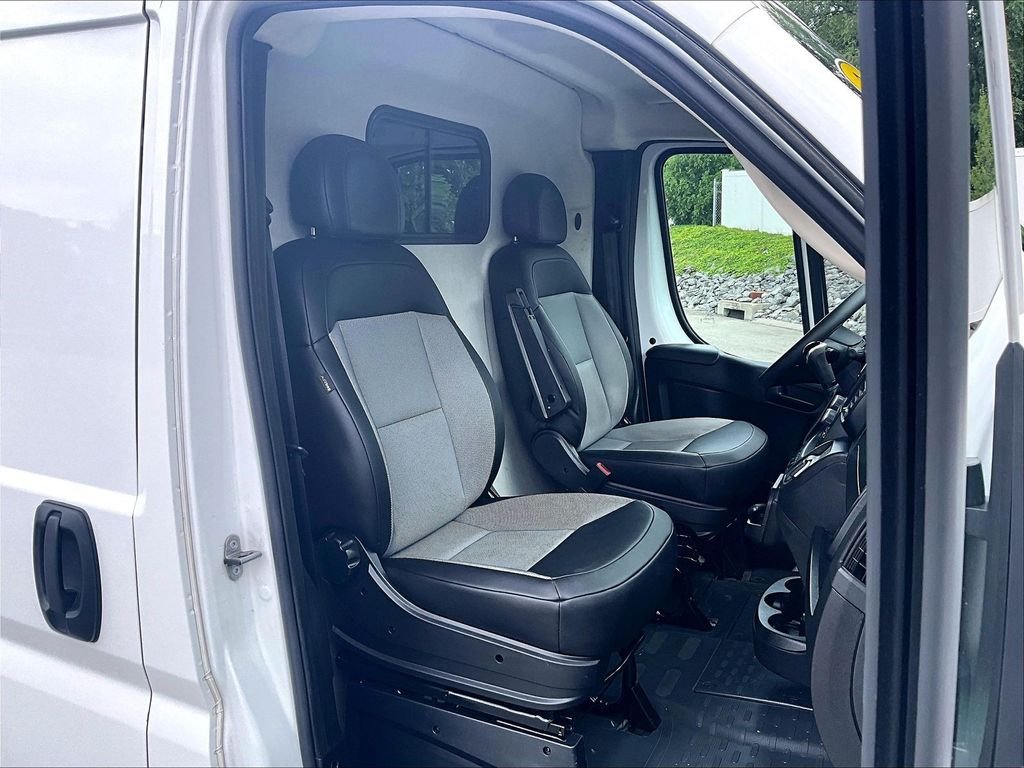 Used 2025 White Ram Base image 11