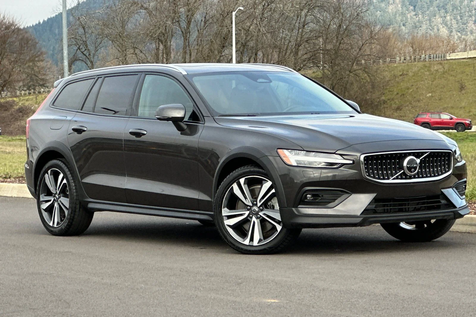 2025 Volvo V60 Cross Country B5 Plus AWD's photo