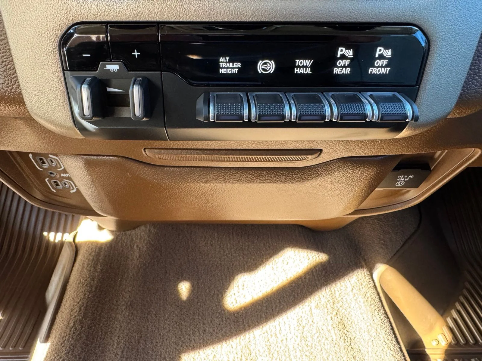 Used 2021 White Ram Laramie image 25