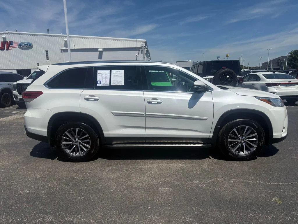 Certified Used 2019 Blizzard Pearl Toyota XLE image 3