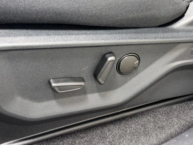 New 2026 Iconic Silver Metallic Ford XLT image 13