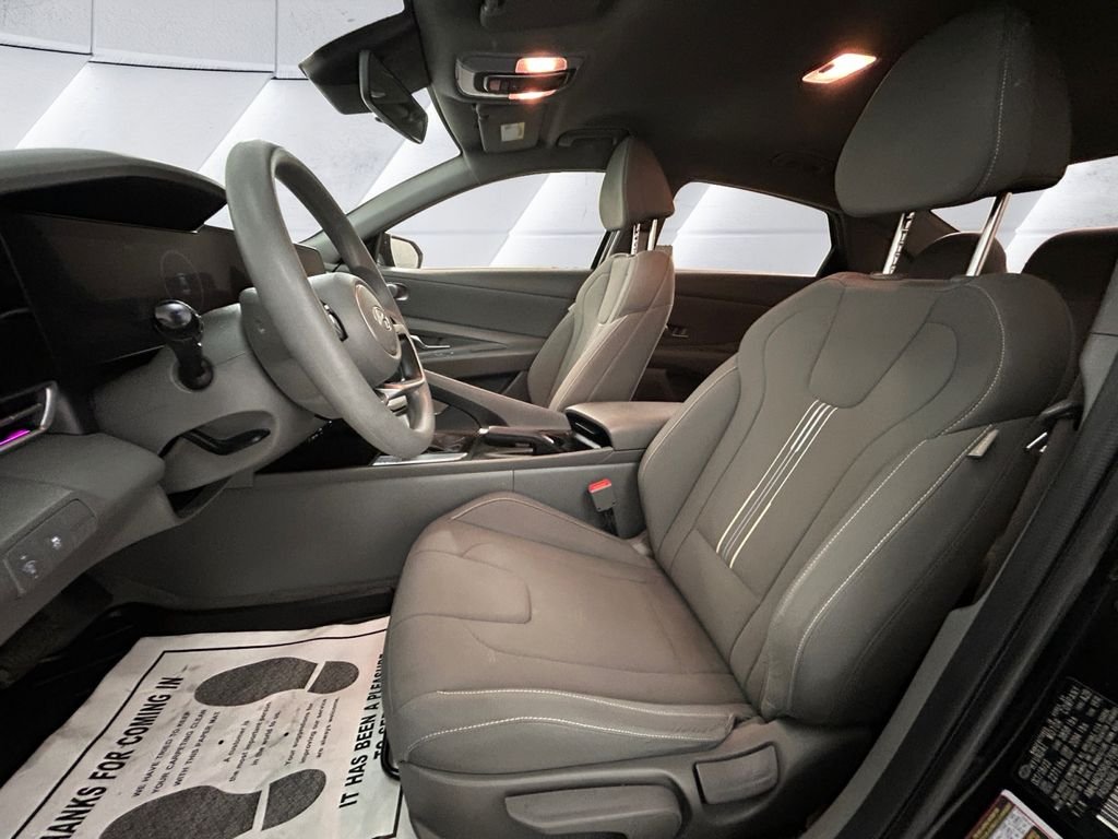 Used 2024 Black Hyundai SEL image 7