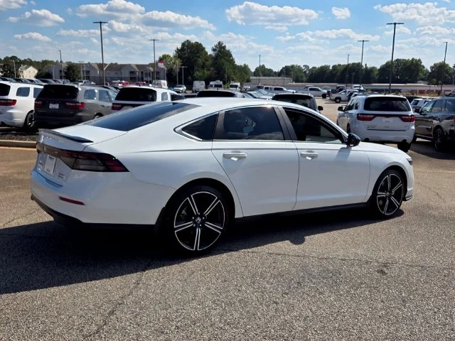 Used 2025  Honda Sport image 15