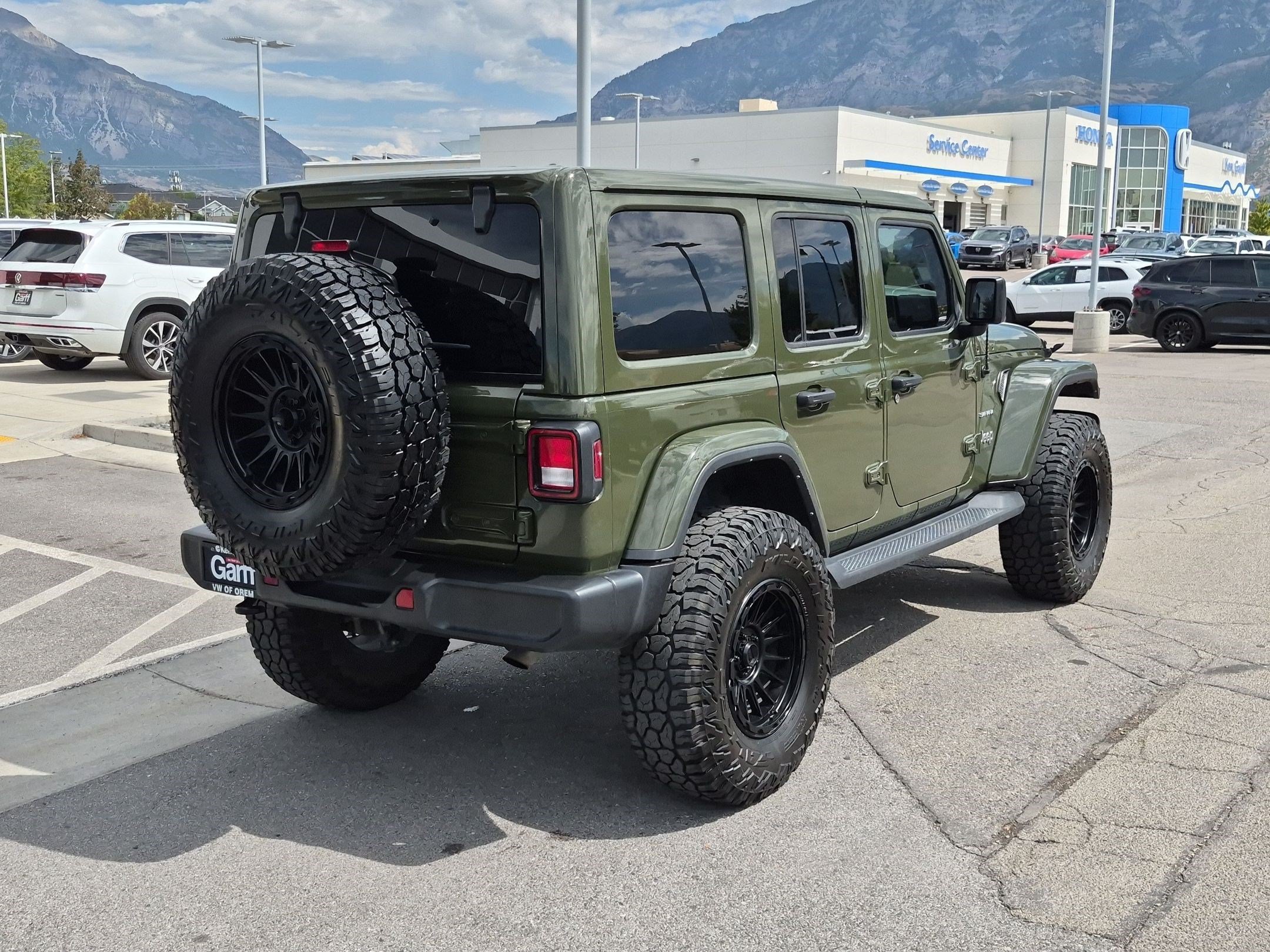 Used 2022 Sarge Green Clearcoat Jeep Unlimited Sahara image 3