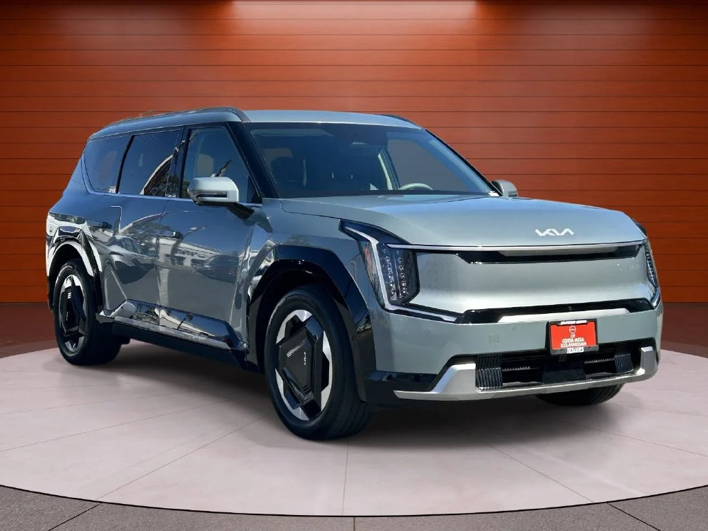 Used 2024 Green Kia Land image 5