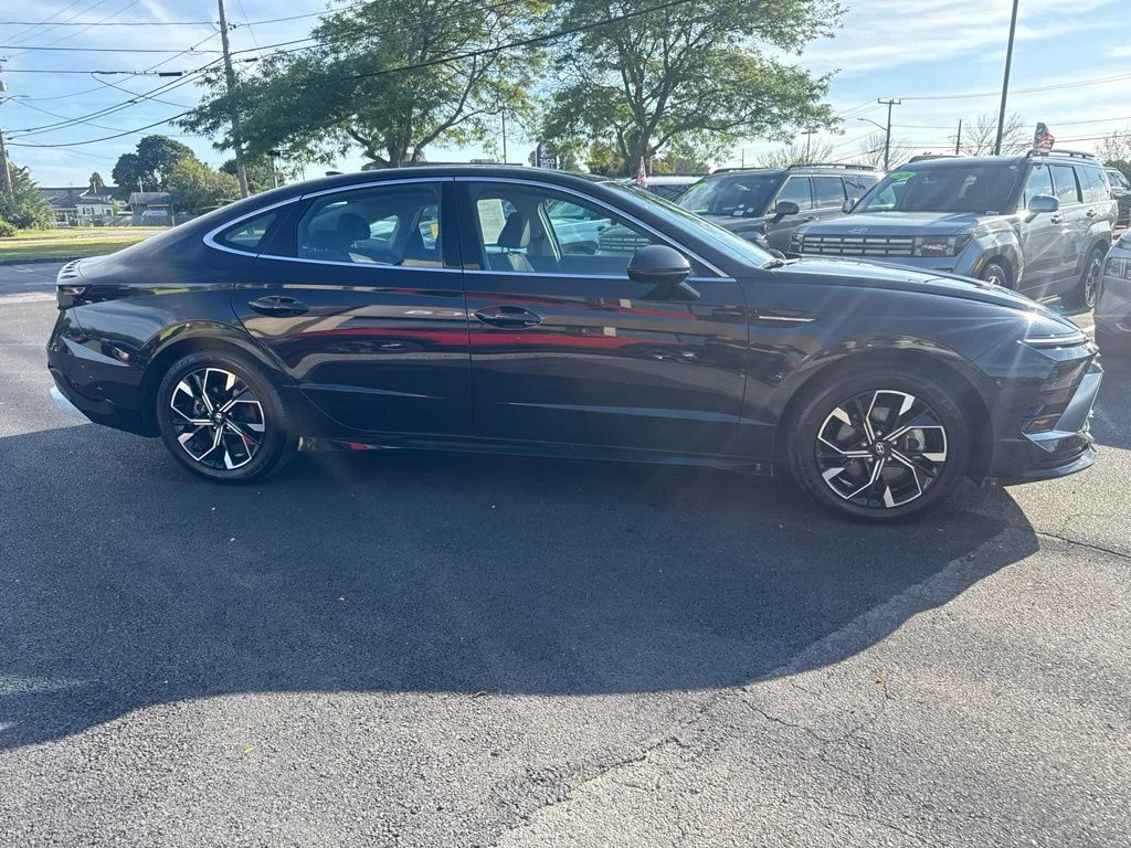 Used 2024 Blue Hyundai SEL image 4
