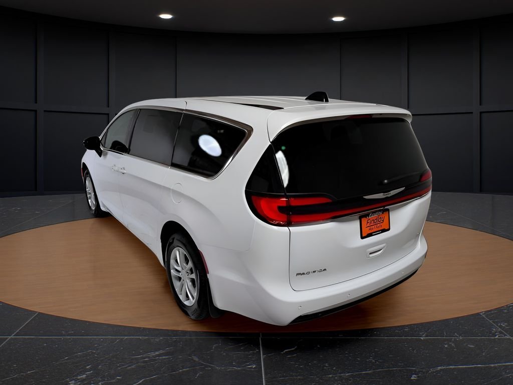 New 2026 Bright White Clear-Coat Exterior Paint Chrysler Select image 5