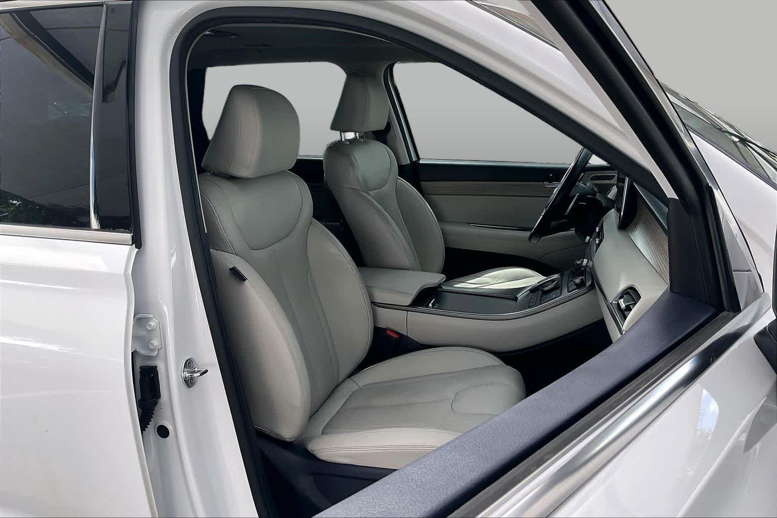 Used 2020 Hyper White Hyundai SEL image 9