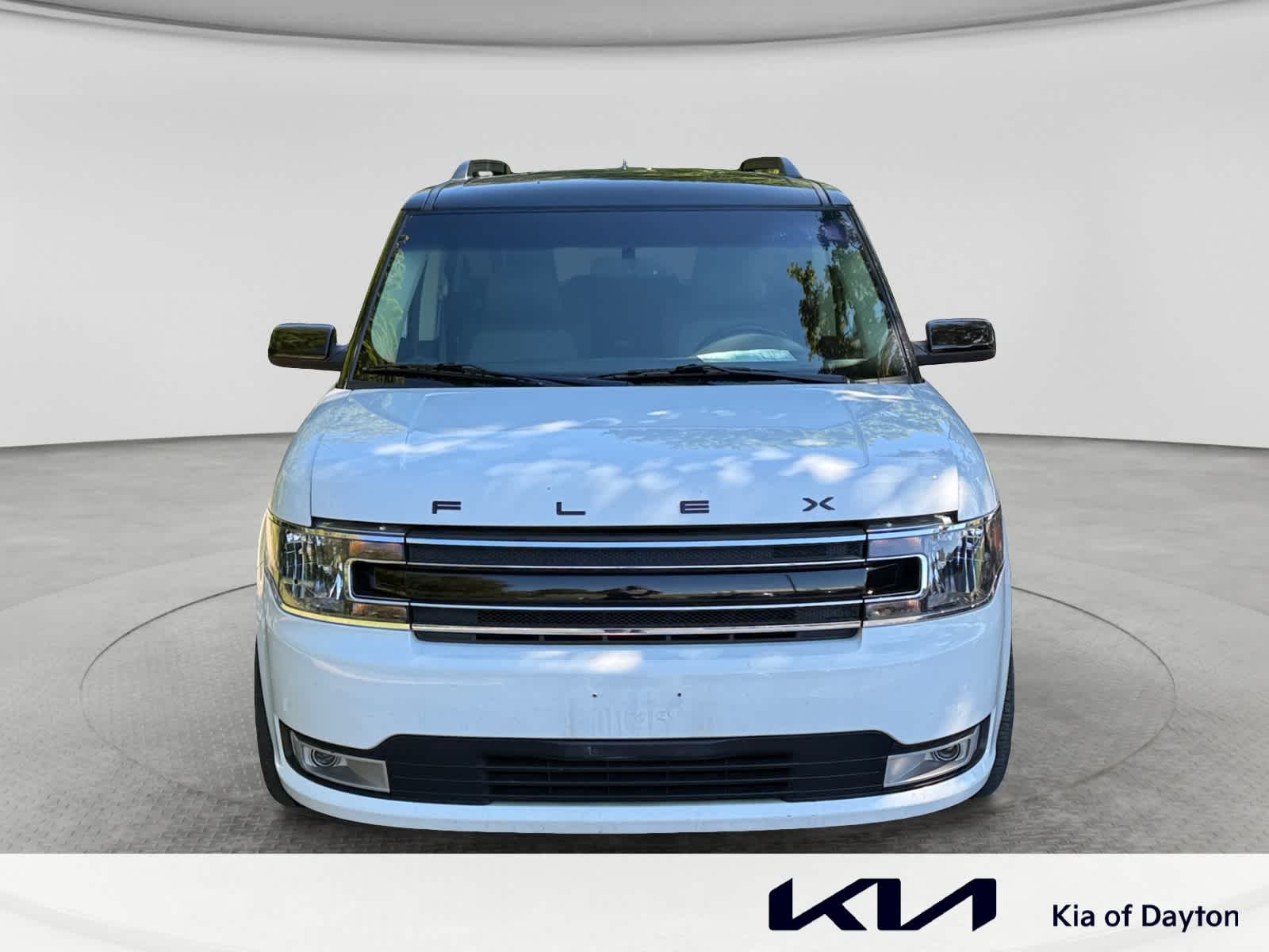 Used 2016 Oxford White Ford SEL image 2