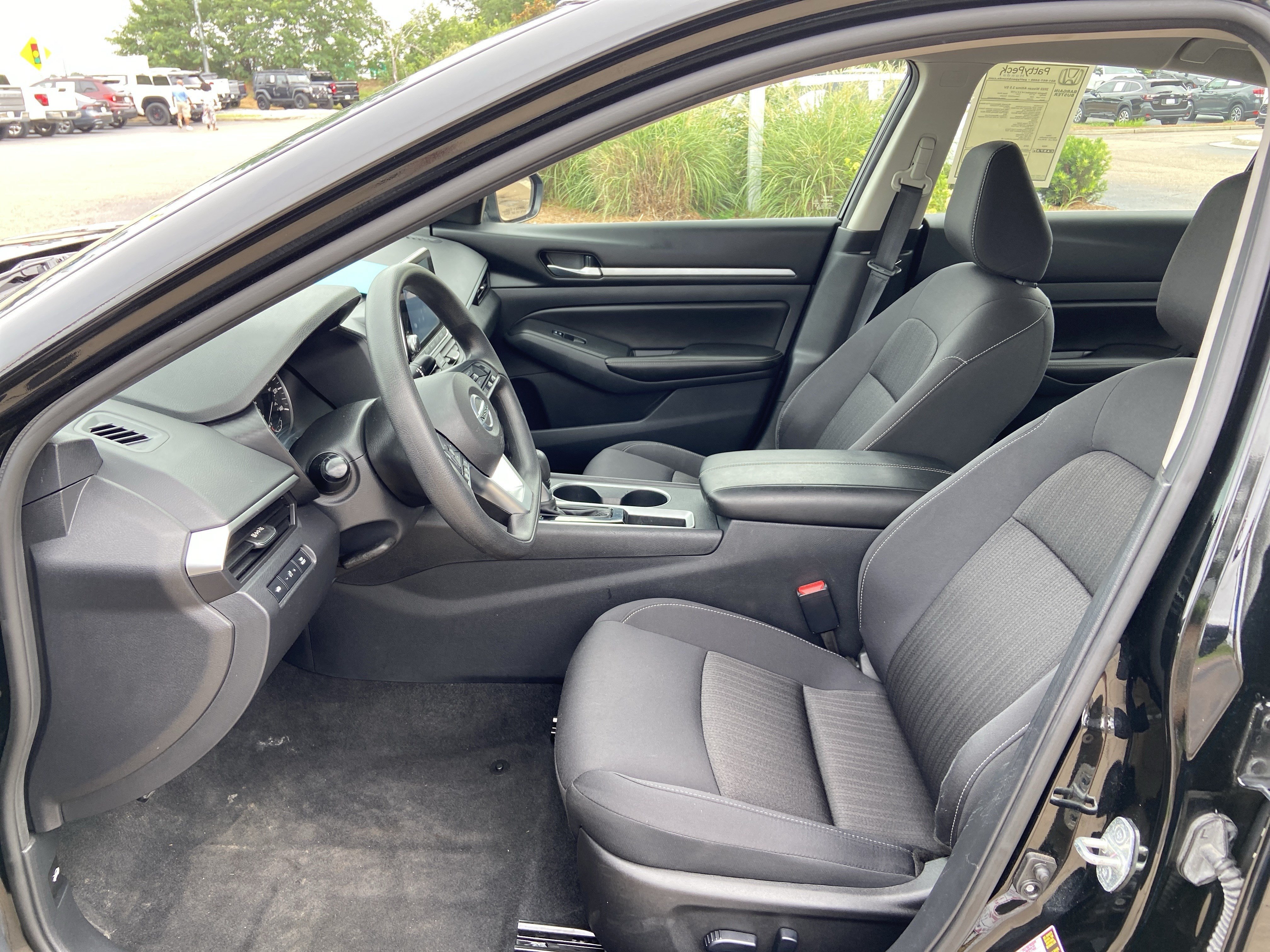 Used 2022 Super Black Nissan 2.5 SV image 34
