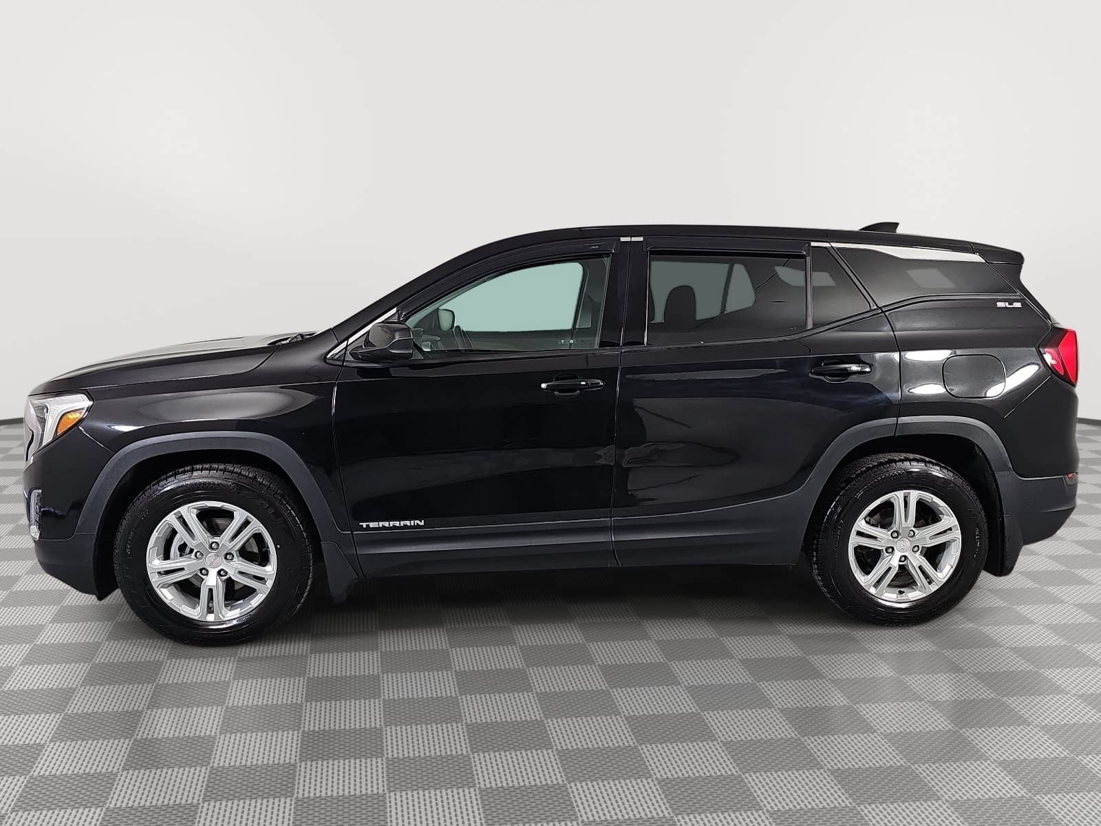 Used 2020 Black GMC SLE image 5