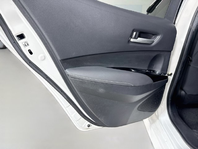 Used 2022 White Toyota SE image 22