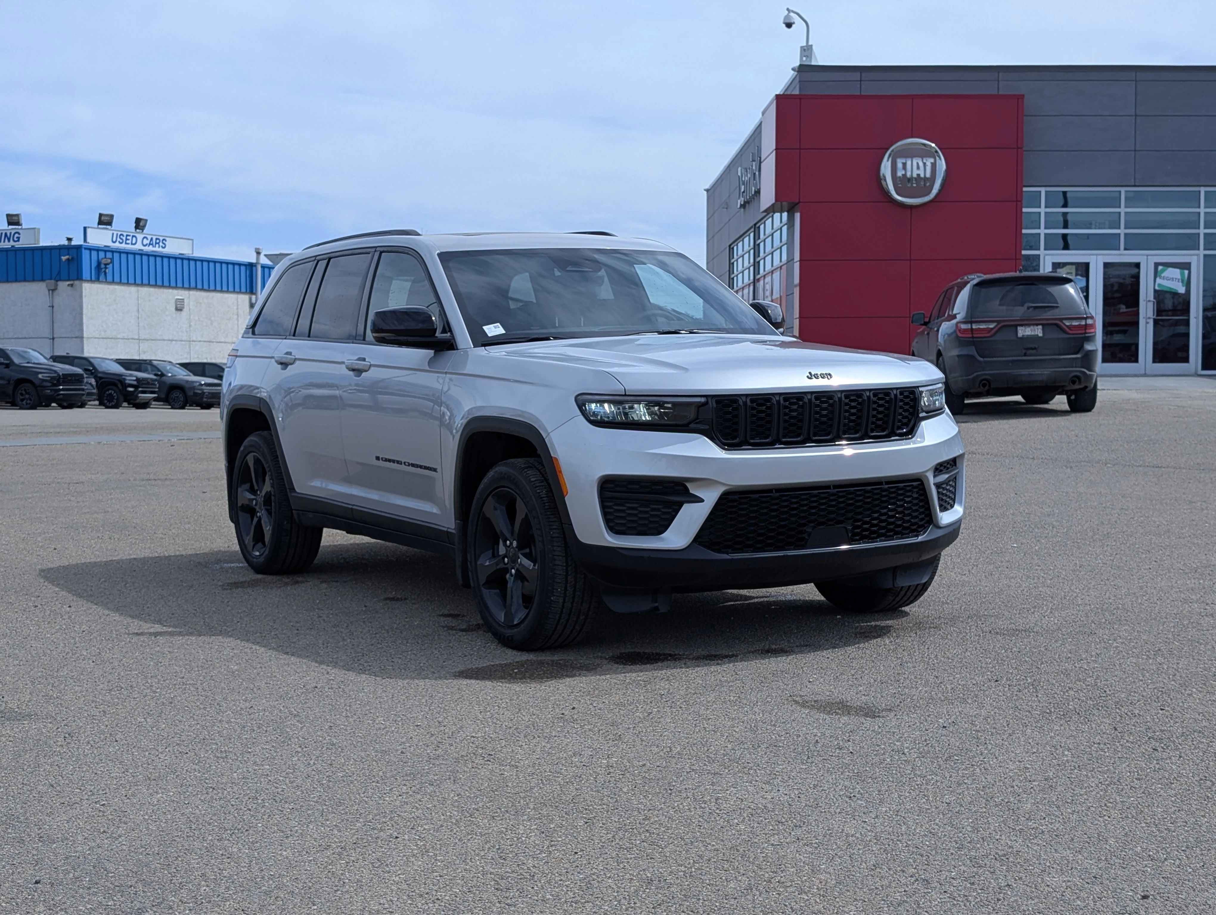 New 2025 Silver Zynith Jeep Altitude image 9