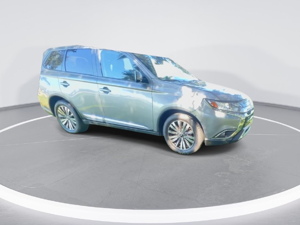 Used 2020  Mitsubishi SE image 2