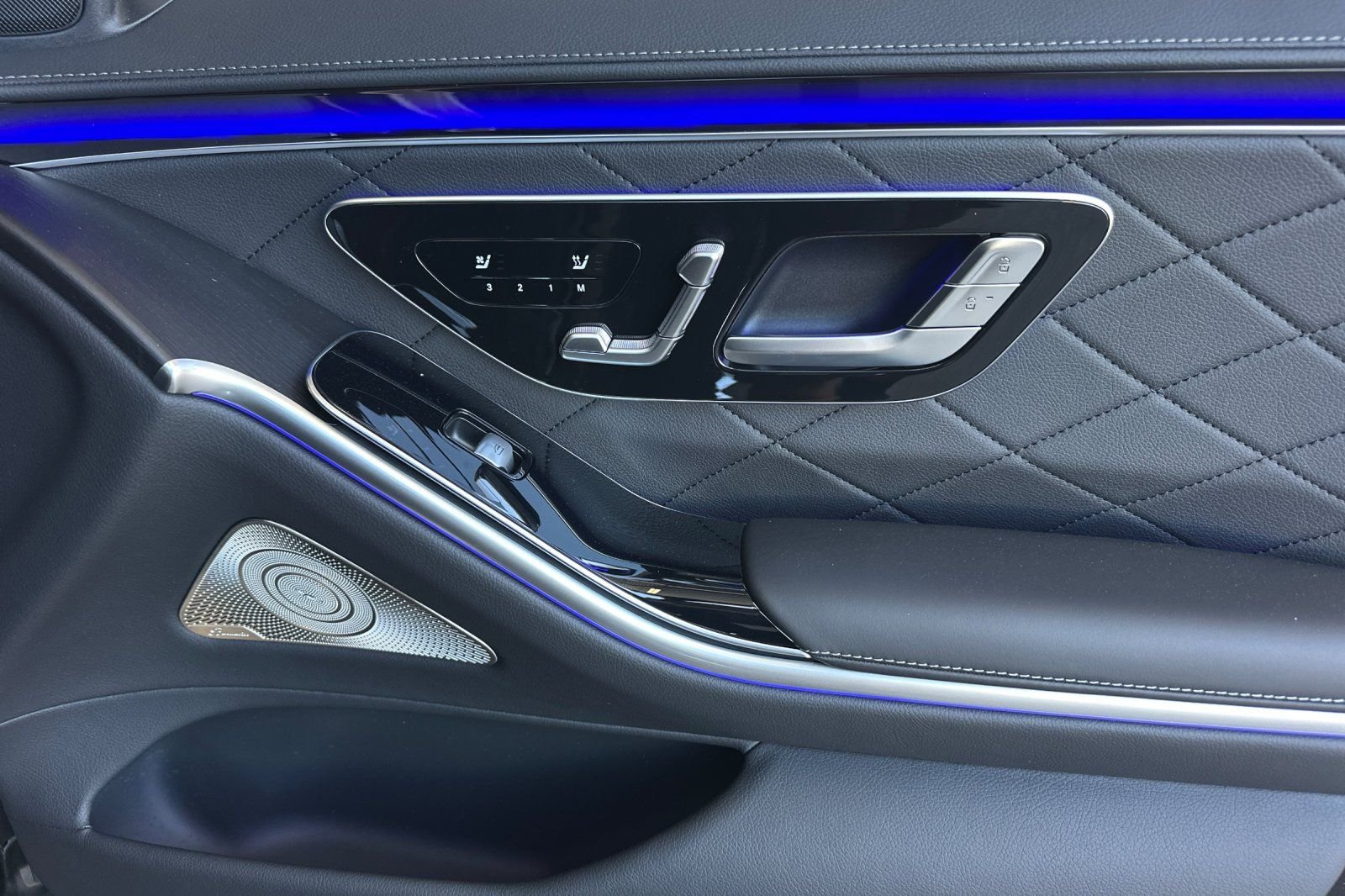 New 2025 Black Mercedes-Benz S 580e image 36