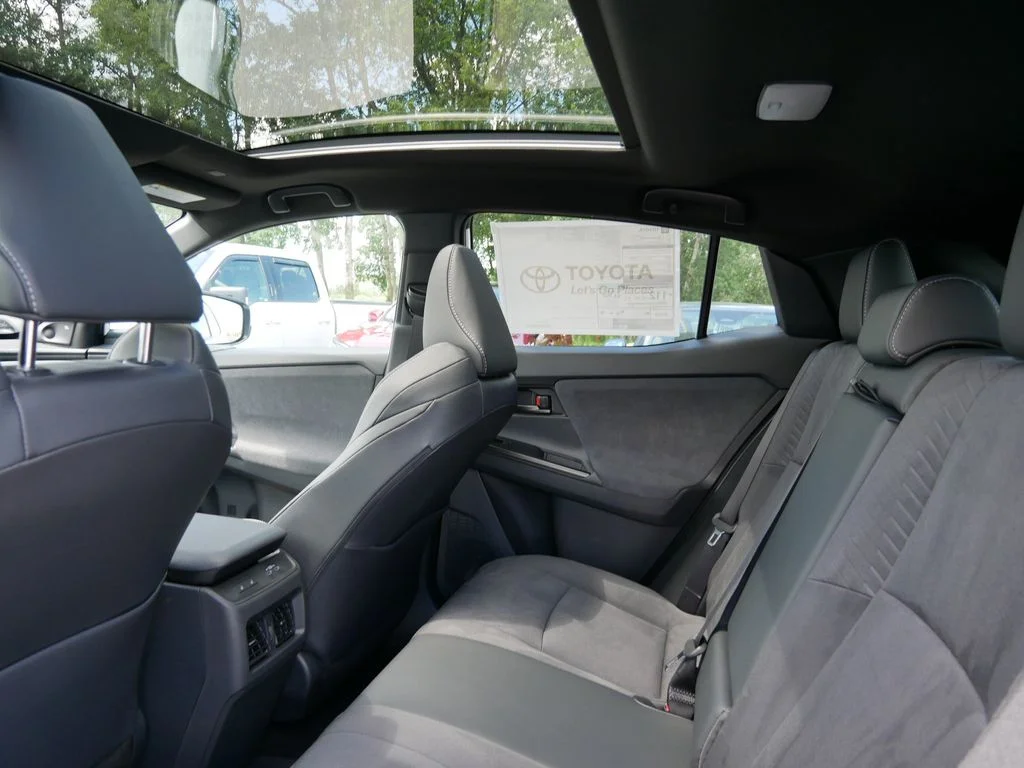 New 2026 Wind Chill Pearl <sup>1</sup> Toyota  XSE image 6