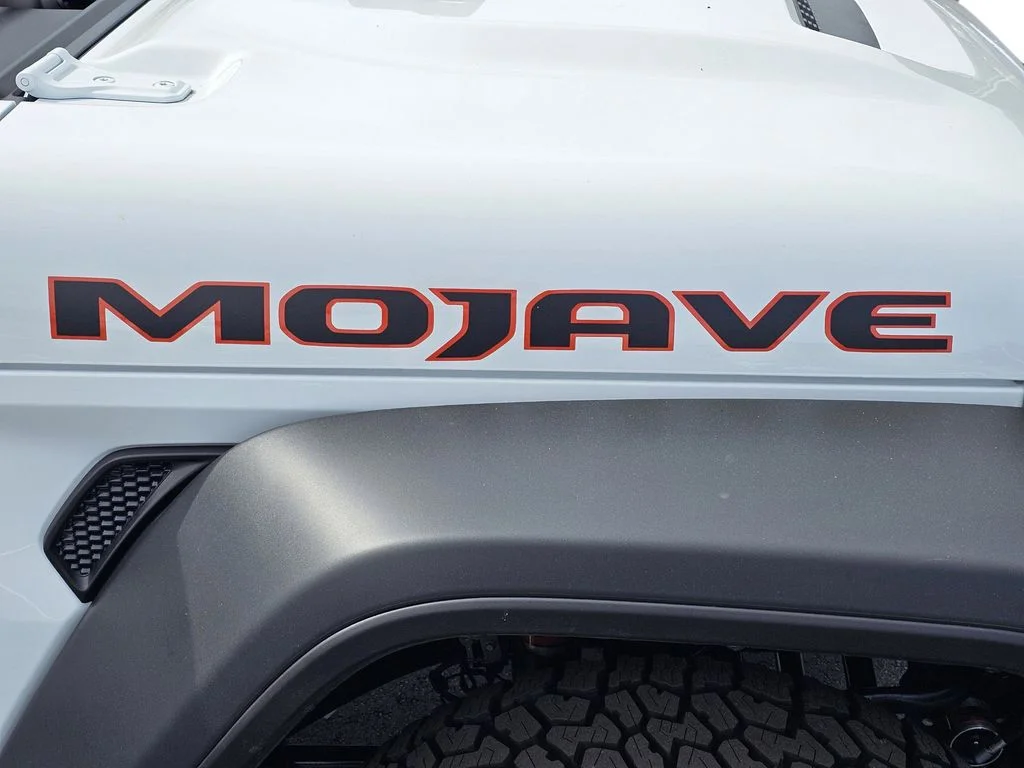 New 2026 Bright White Clear-Coat Exterior Paint Jeep Mojave image 8