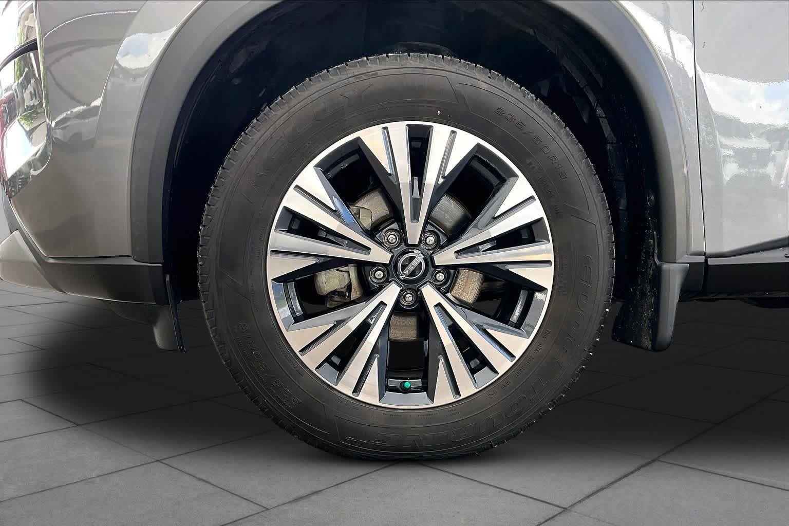 Certified Used 2022 Gun Metallic Nissan SV image 11