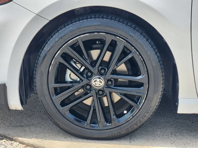 Used 2025 White Toyota LE image 10