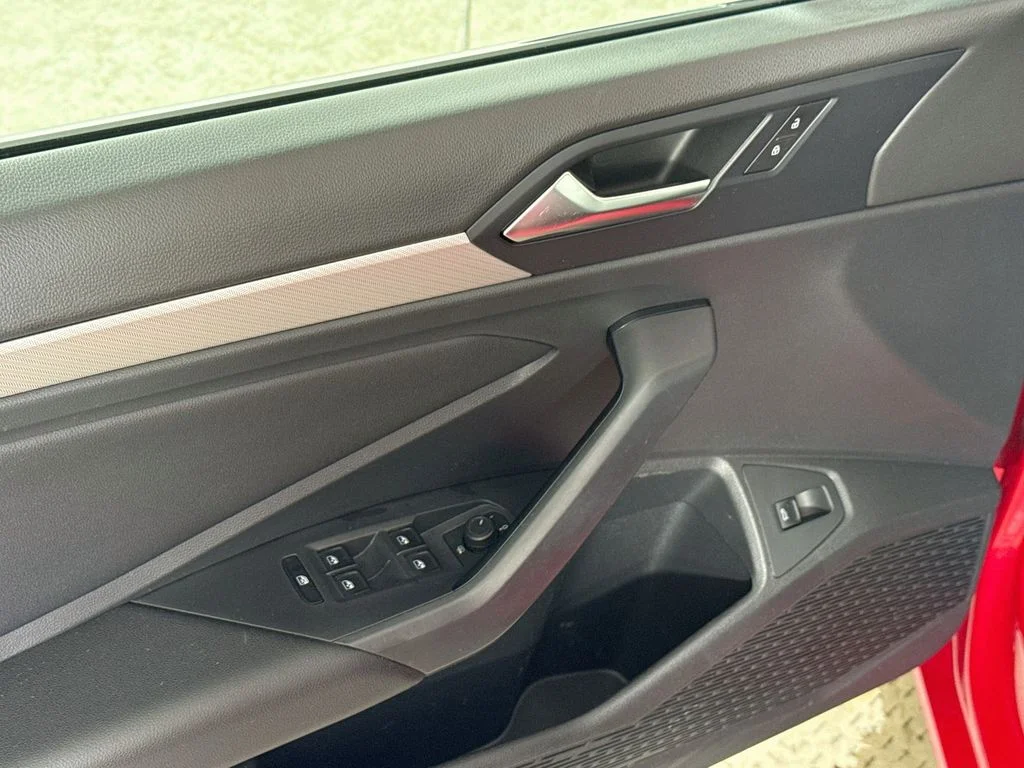 Used 2019 Tornado Red Volkswagen S image 20