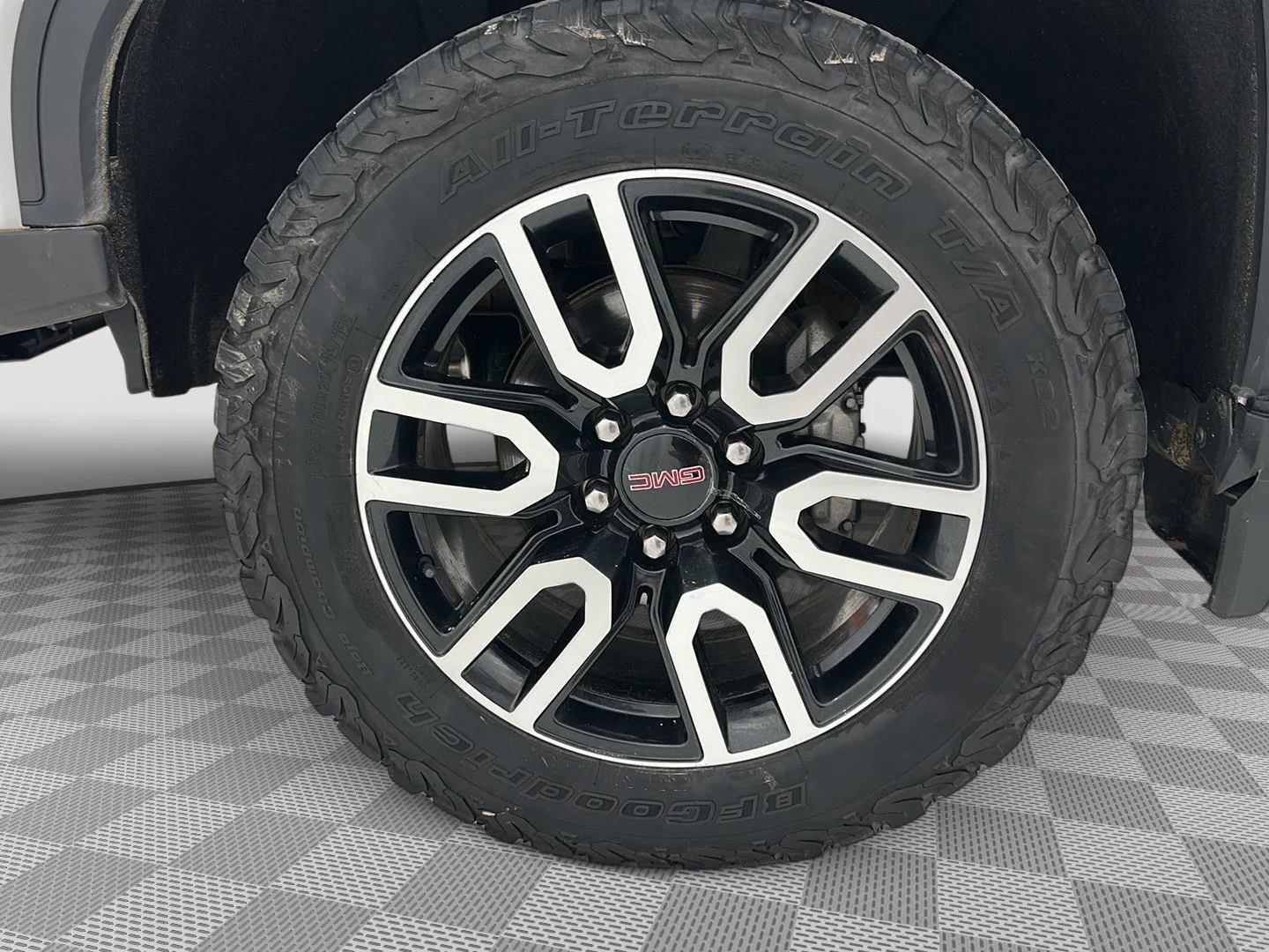 Used 2020 Summit White GMC AT4 image 33