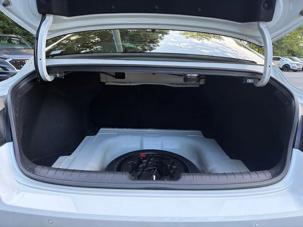 Used 2023 White Hyundai Limited image 18